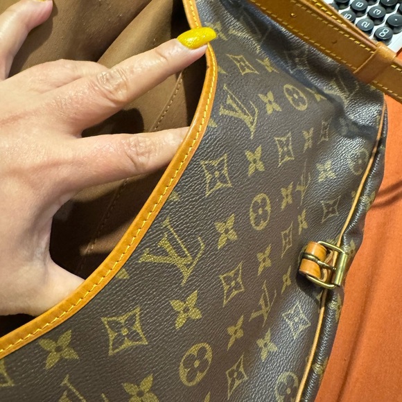Louis Vuitton Samour PM Monogram Crossbody Bag - Picture 10 of 16
